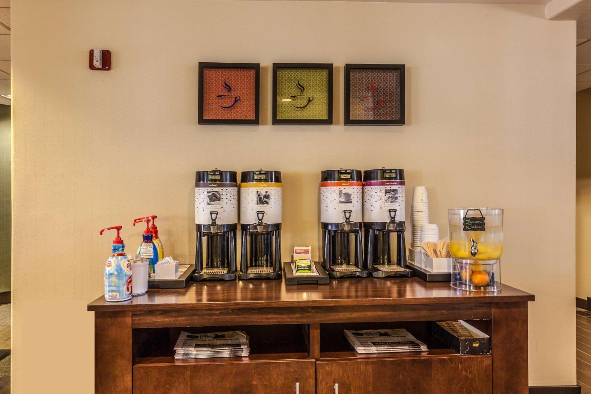 Hampton Inn Colorado Springs-Airport Exterior foto